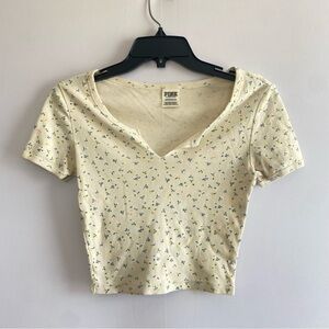 PINK Victoria's Secret Yellow Cream Crop T-Shirt‎ Fitted